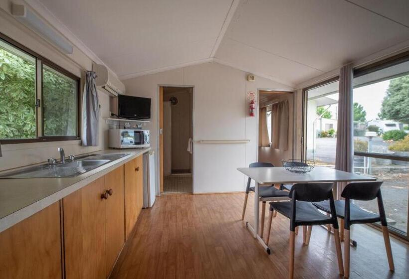 בונגלו סטנדרט 2 חדרי שינה, Pine Country Caravan Park