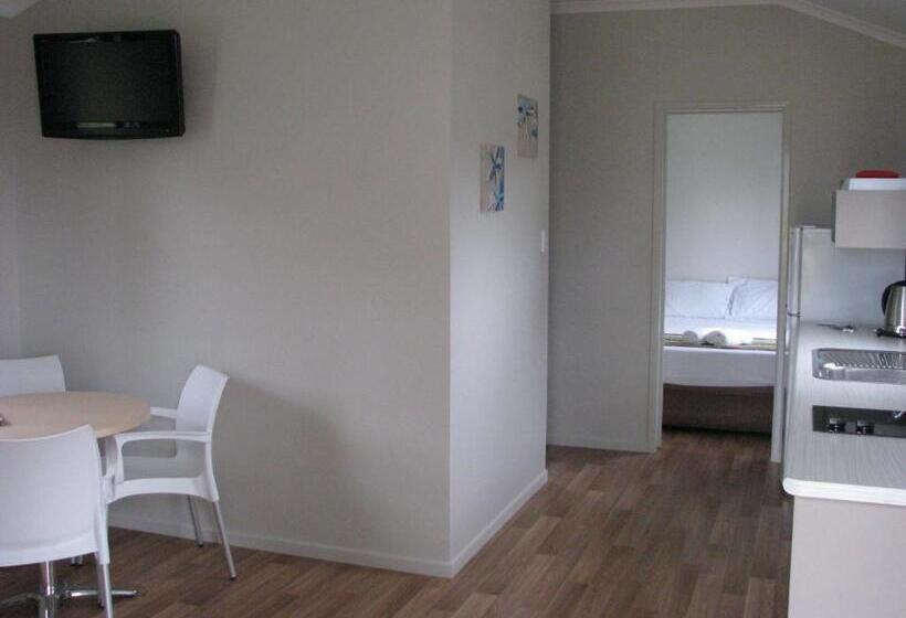 Коттедж Вид на Бассейн, Cardwell Beachcomber Motel & Tourist Park
