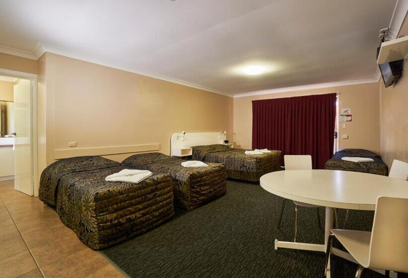 اتاق خانوادگی, Jefferys Motel