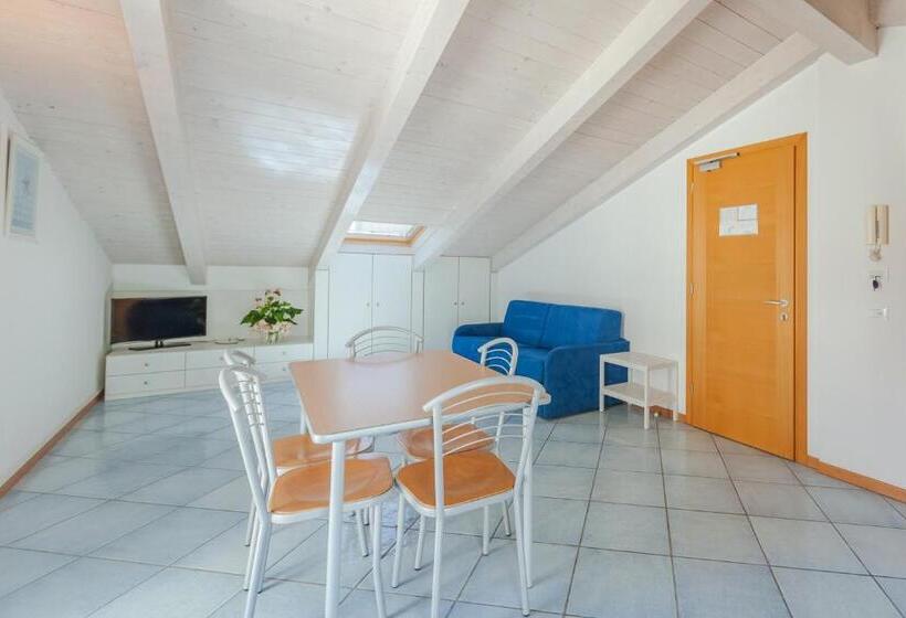 Apartamento 1 Dormitório com Sacada, Residence Ascot