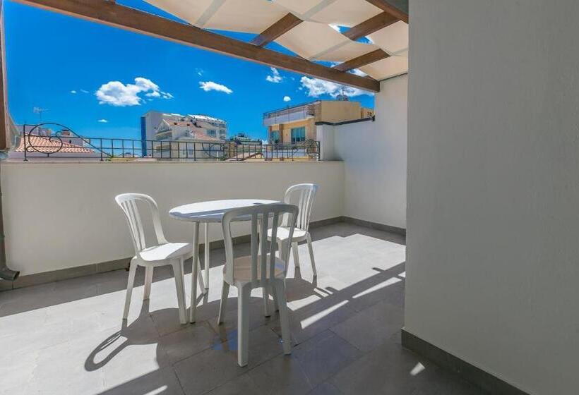 Escritório Estándar, Residence Ascot