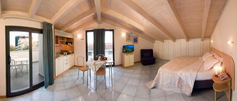 Escritório Estándar, Residence Ascot
