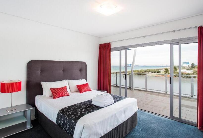 2 Bedroom Premium Apartment Sea View, Spinnakers By Rockingham Apartments