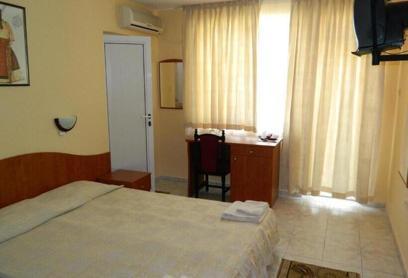 Номер Стандарт с Террасой, Family Hotel Andreev