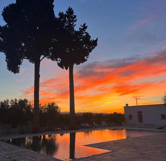 Номер Стандарт Вид на Бассейн, Masseria Celentano Relais & Agriturismo