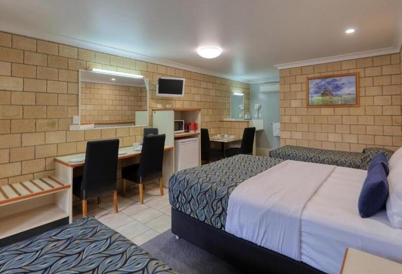 Четырехместный Номер Стандарт, Jacaranda Country Motel