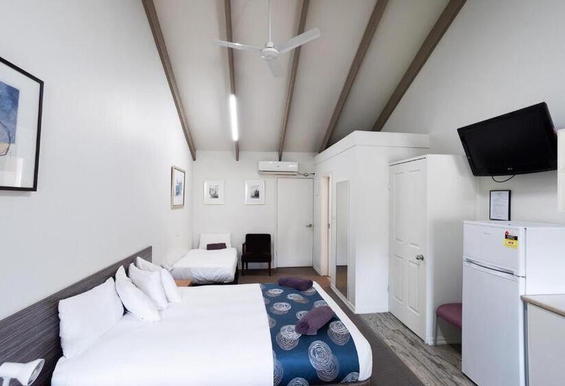 스탠다드 스튜디오, Canberra Ave Villas