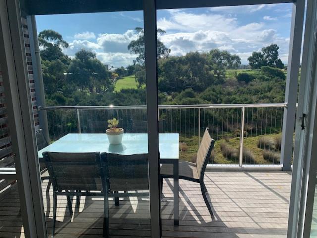 침실 3개 아파트, Broadbeach Inverloch