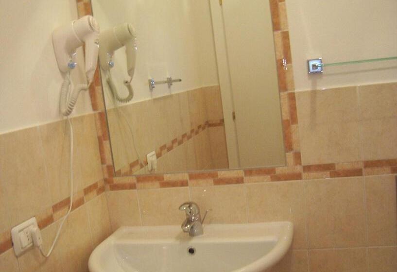 Студио Стандарт с Балконом, Residence Dolores Castle