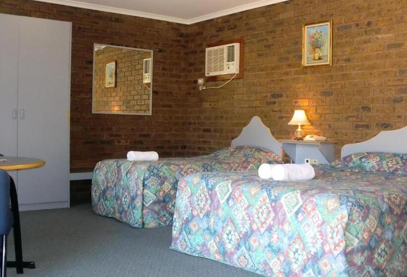 패밀리 룸, Tooleybuc Motel