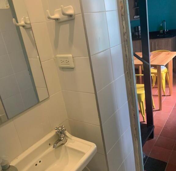 إستوديو سوبيريور, Moonshine Boutique Hostal