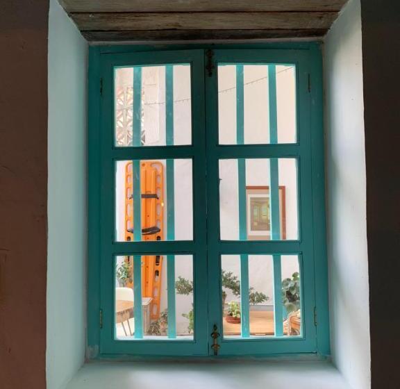 إستوديو سوبيريور, Moonshine Boutique Hostal