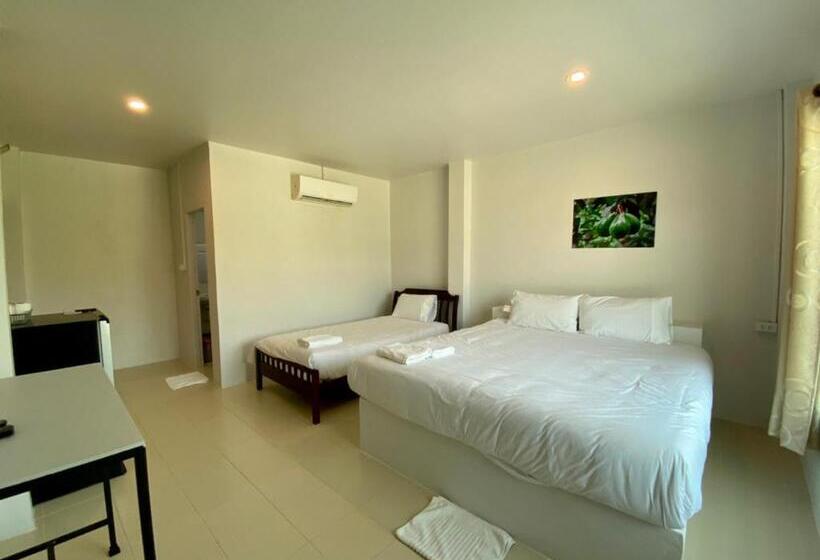 标准三人间, Baan Ruay Suk Resort Lopburi