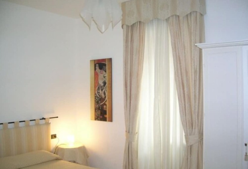 اتاق استاندارد, Agli Artisti