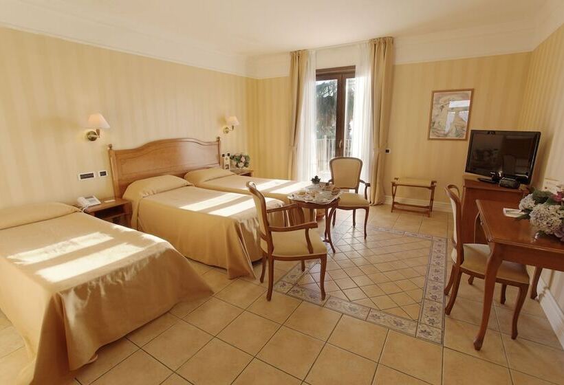 اتاق استاندارد سه نفره, Dioscuri Bay Palace