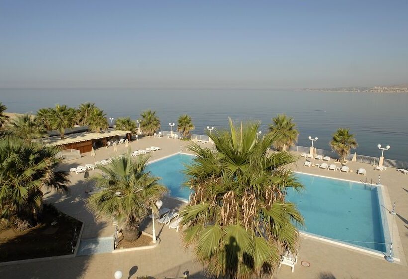 اتاق سوپریور سه تخته, Dioscuri Bay Palace