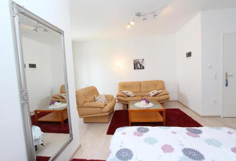 스탠다드 스튜디오 (테라스구비), Rooms And Apartments Sally