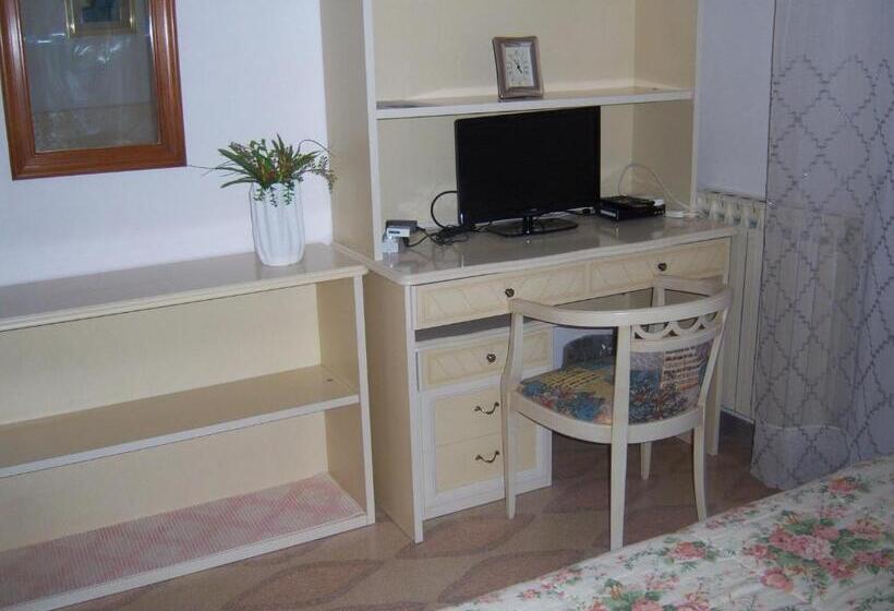 Полулюкс с Балконом, Affittacamere Mariada