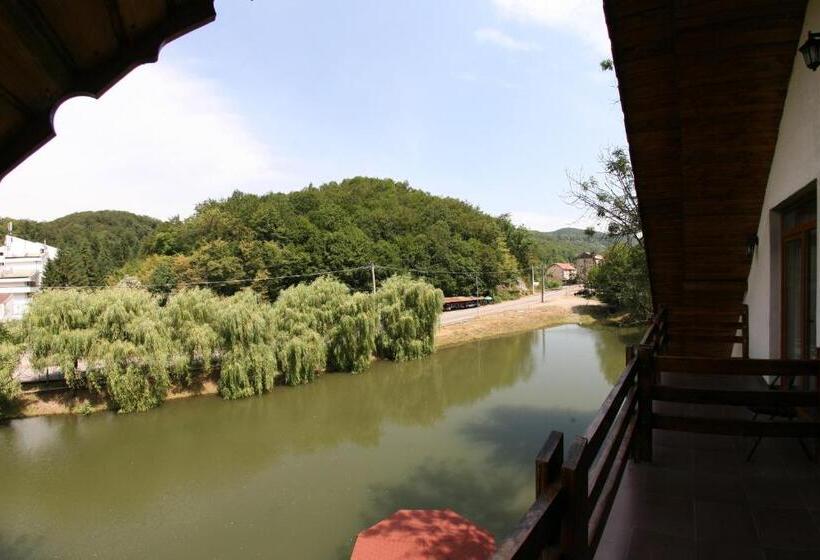 اتاق استاندارد سه نفره, Guest House Lacul Linistit