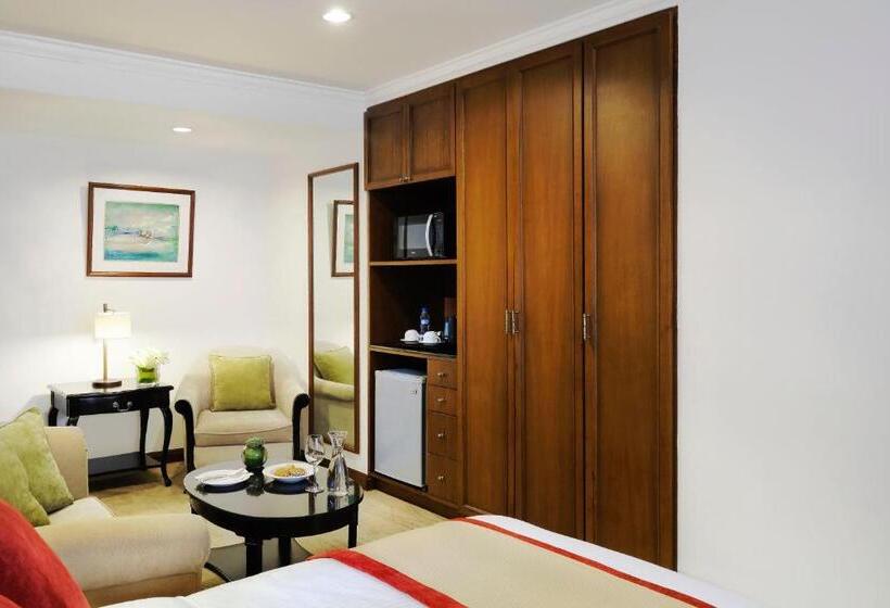 Полулюкс Премиум, Discovery Suites Manila, Philippines