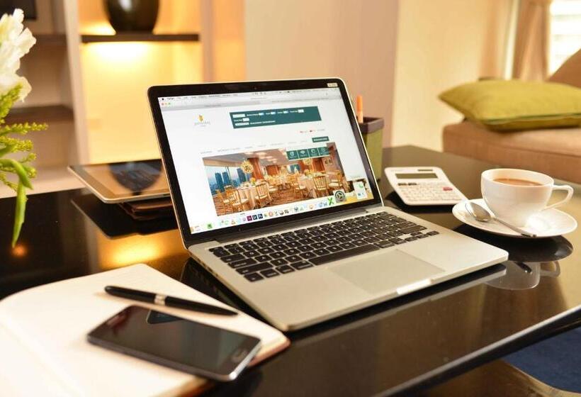 Люкс, Discovery Suites Manila, Philippines
