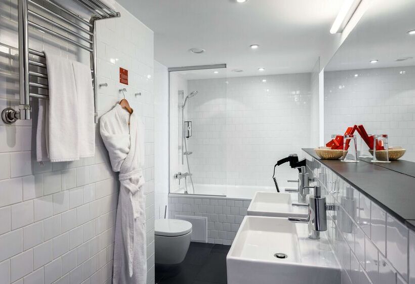 سوییت جونیور, Azimut Hotel St Petersburg