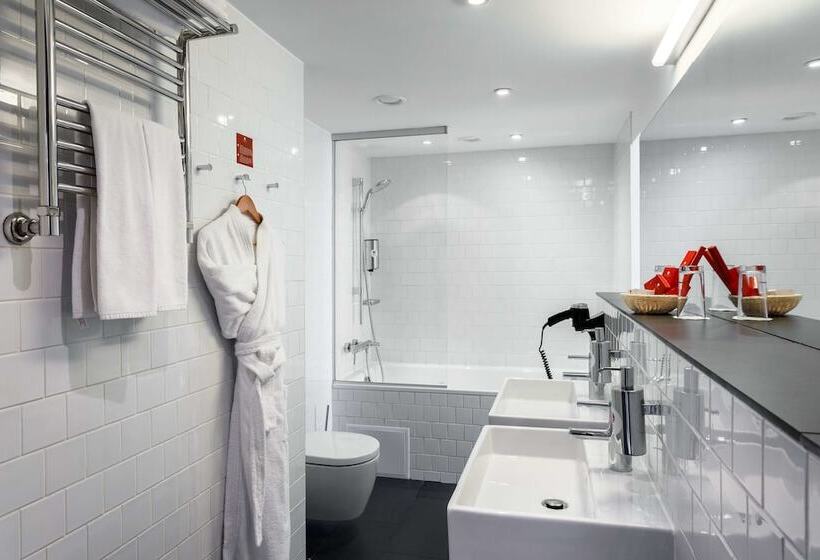 سوییت جونیور, Azimut Hotel St Petersburg