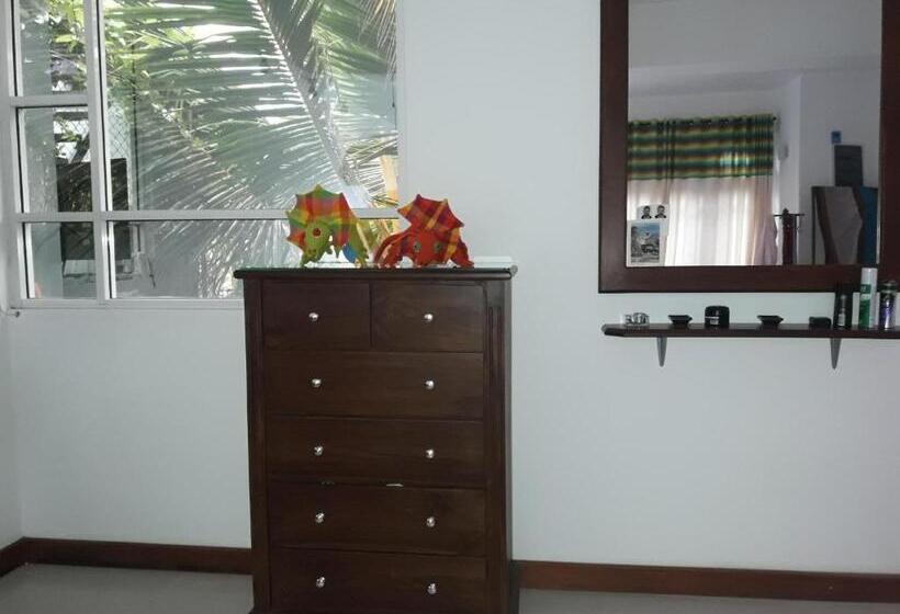 キングサイドベッドのスタンダードワンルーム, Majestic Apartments