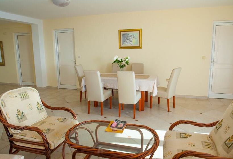 آپارتمان مدیریتی 3 خوابه, Villa Edelweiss