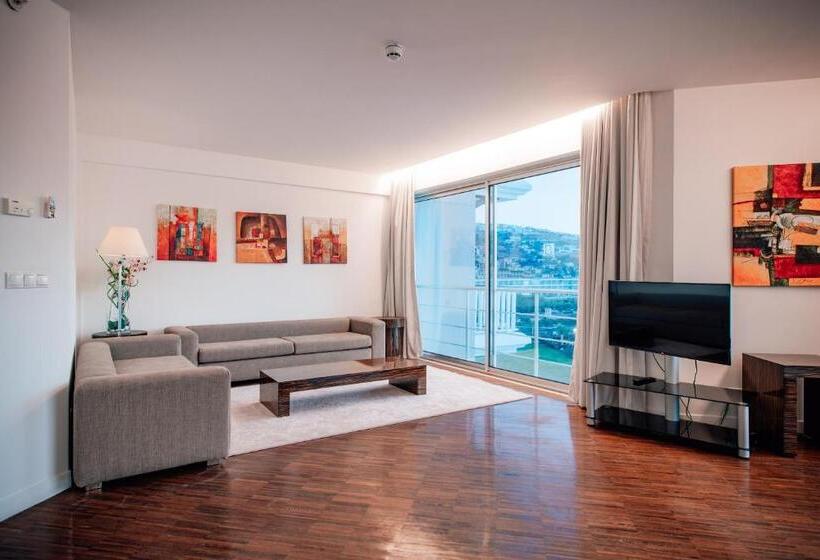 سوئیت با وان آب گرم, Baia Bodrum