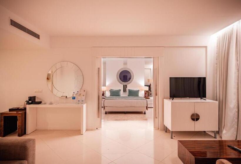 سوییت لوکس, Baia Bodrum