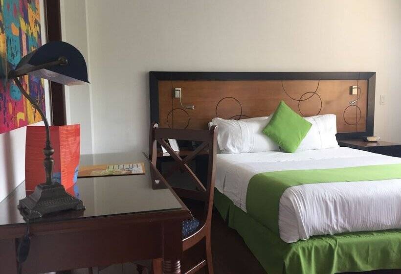 Номер Superior, Emaus Bogotá