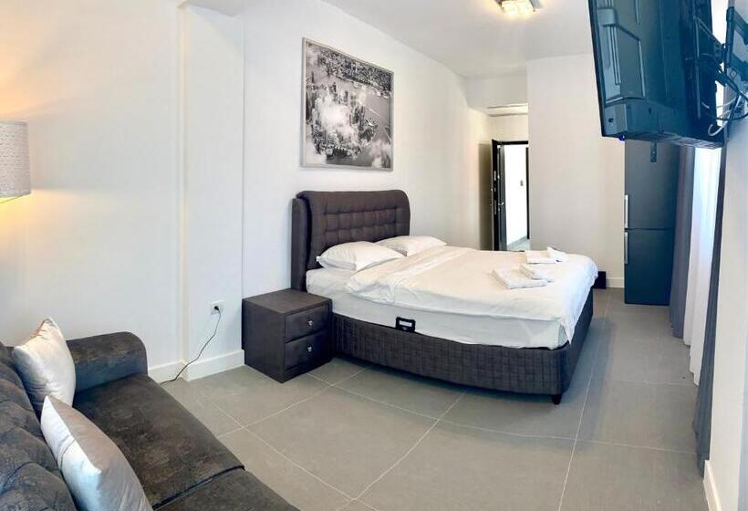 Трежместный Номер Economy, Enjoy Life Apartments
