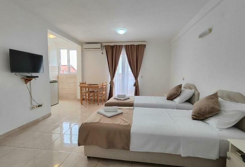 استودیوی استاندارد با چشم‌انداز دریا, Villa Hera