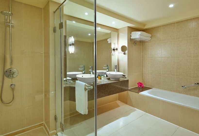 اتاق لوکس با چشم‌انداز استخر, Doubletree By Hilton Sharm El Sheikh  Sharks Bay Resort