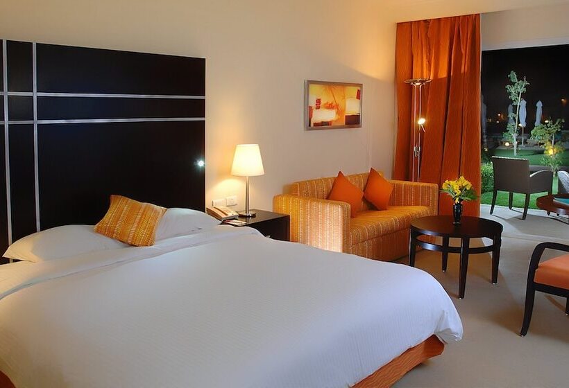 اتاق لوکس با چشم‌انداز استخر, Doubletree By Hilton Sharm El Sheikh  Sharks Bay Resort