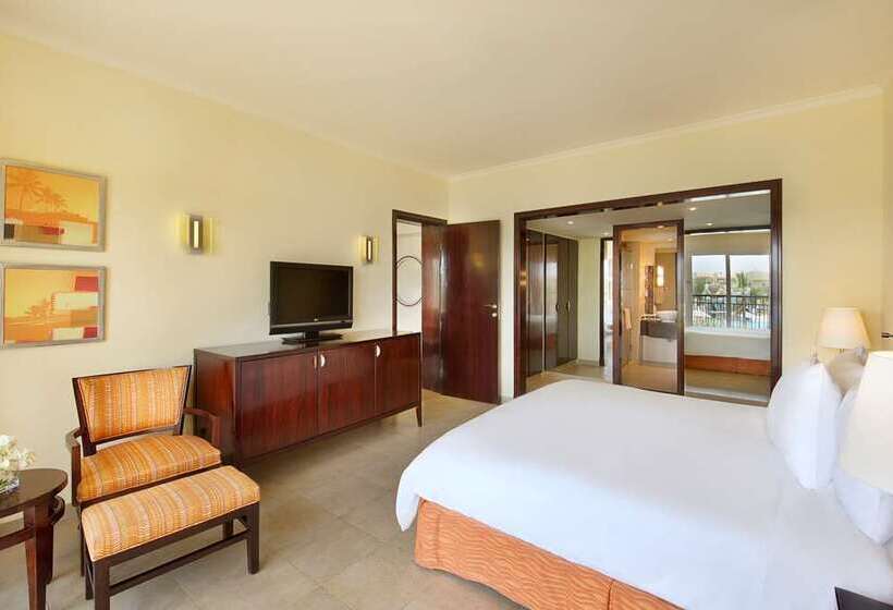 سوییت با چشم‌انداز استخر, Doubletree By Hilton Sharm El Sheikh  Sharks Bay Resort