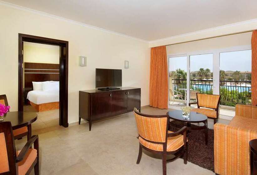 سوییت با چشم‌انداز استخر, Doubletree By Hilton Sharm El Sheikh  Sharks Bay Resort
