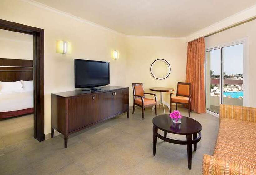 سوییت با چشمانداز استخر, Doubletree By Hilton Sharm El Sheikh  Sharks Bay Resort