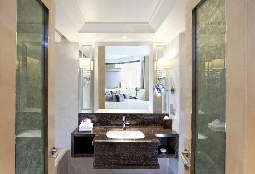 Номер Deluxe, Dorsett Grand Subang