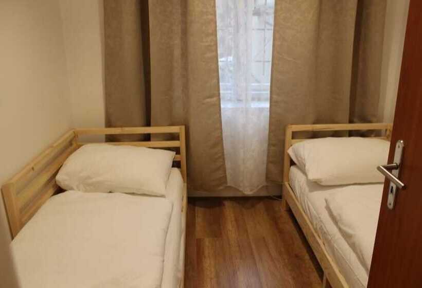 اتاق استاندارد سه نفره, Gallery Hotel Sis