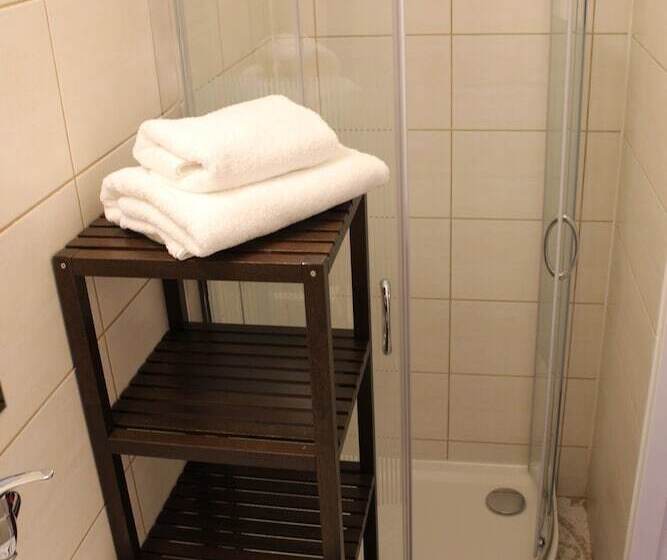 اتاق استاندارد یک نفره, Gallery Hotel Sis