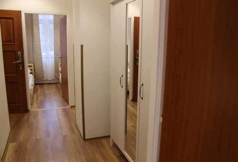 اتاق استاندارد چهار تخته, Gallery Hotel Sis