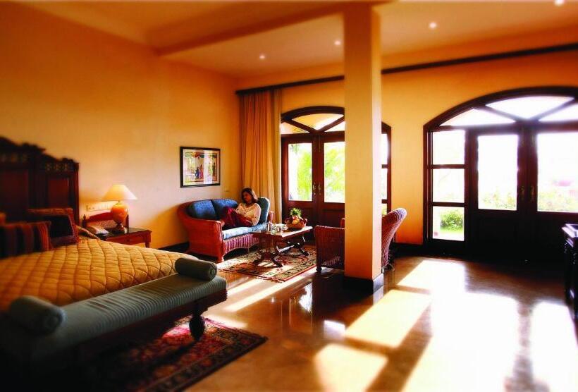 Люкс Повышенной Комфортности, The Lalit Golf & Spa Resort Goa