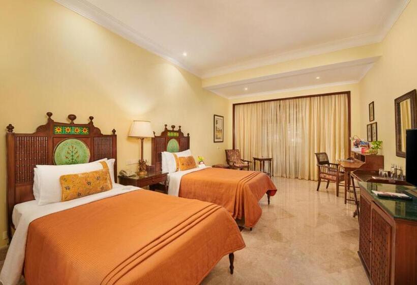 Номер Стандарт Вид на Бассейн, The Lalit Golf & Spa Resort Goa