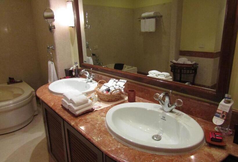 Люкс, The Lalit Golf & Spa Resort Goa