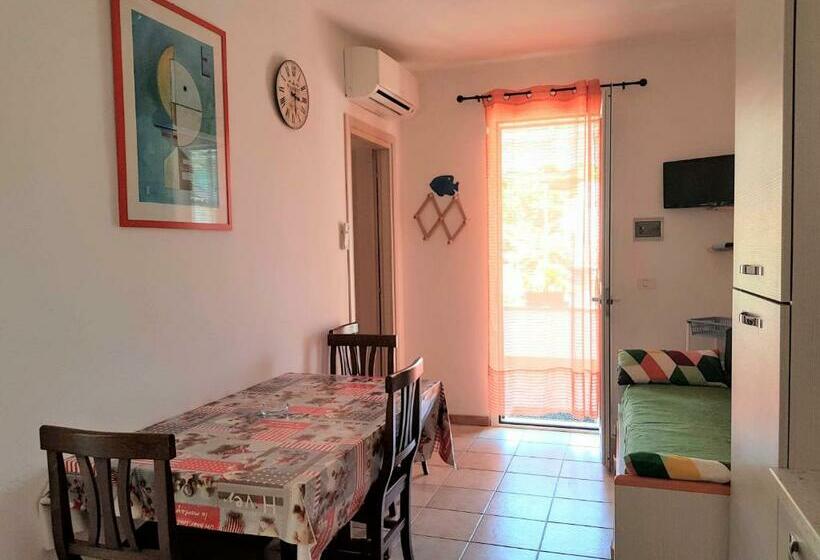 آپارتمان 1 خوابه با چشم‌انداز دریا, Residenza Airone Blu