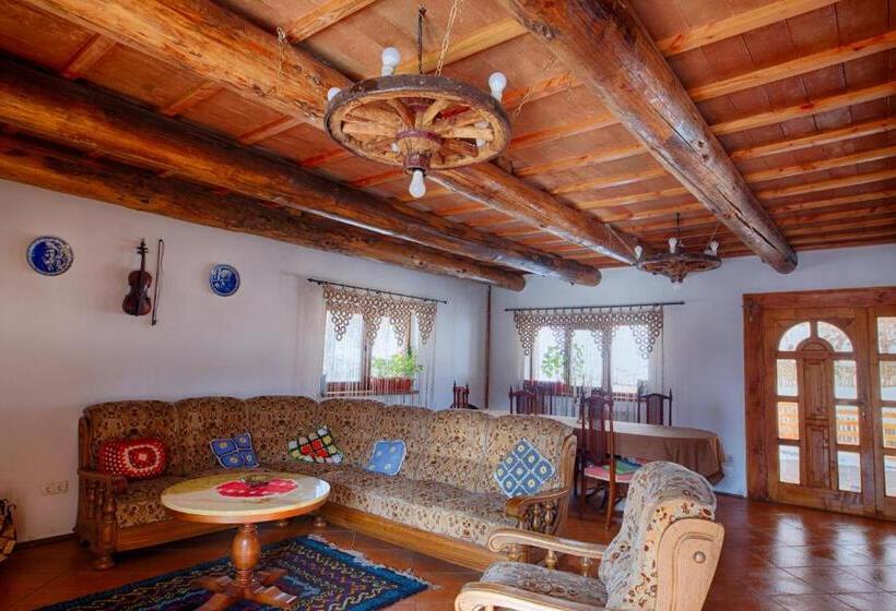 Номер Стандарт, Casa Din Piatra