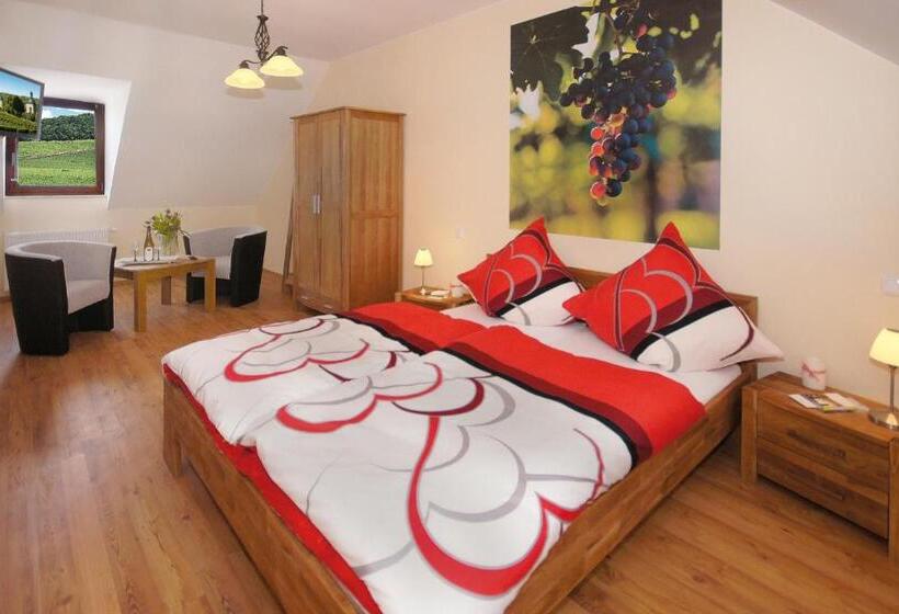 Номер Стандарт, Gästezimmer Hans Norbert Mack