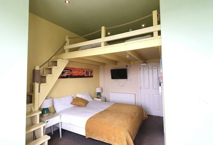 חדר משפחתי, Reef Lodge